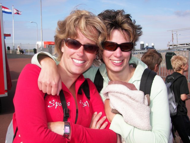 2006 "Oelebred" School trip: Happy teachers make happy pupils.